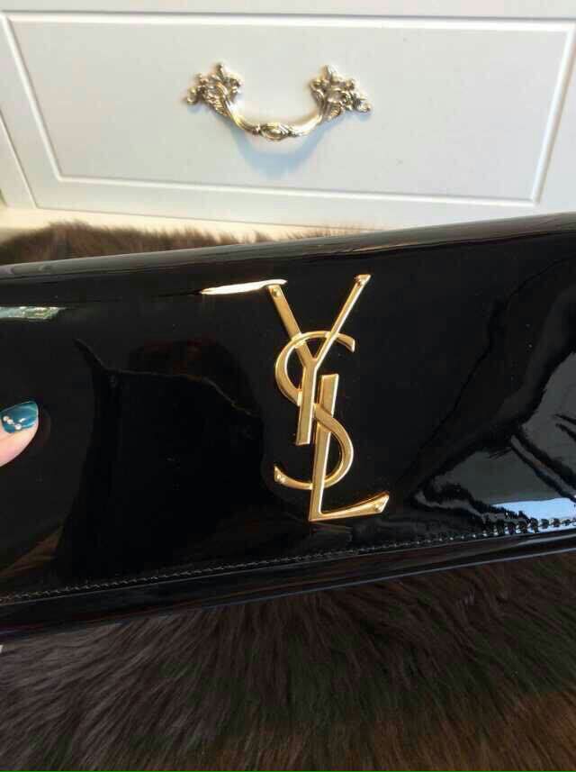 YSL 2015 Fashion Show Collection Outlet-Saint Laurent Clutch in Black Patent leather with Interlocking Metal Ysl Signature - Click Image to Close